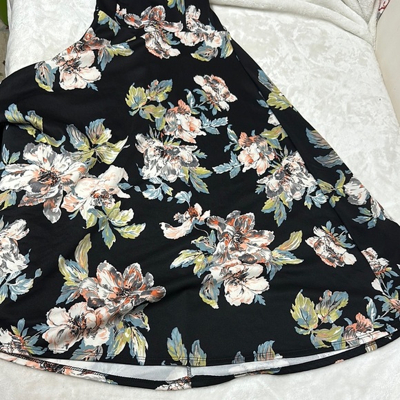 Soprano Pink and White Halter Midi Dress - Picture 12 of 13